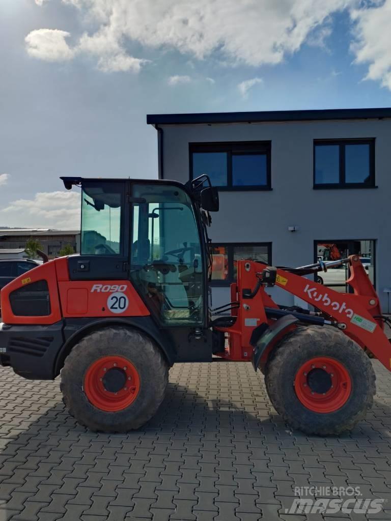 Kubota R 082 Chargeuse sur pneus