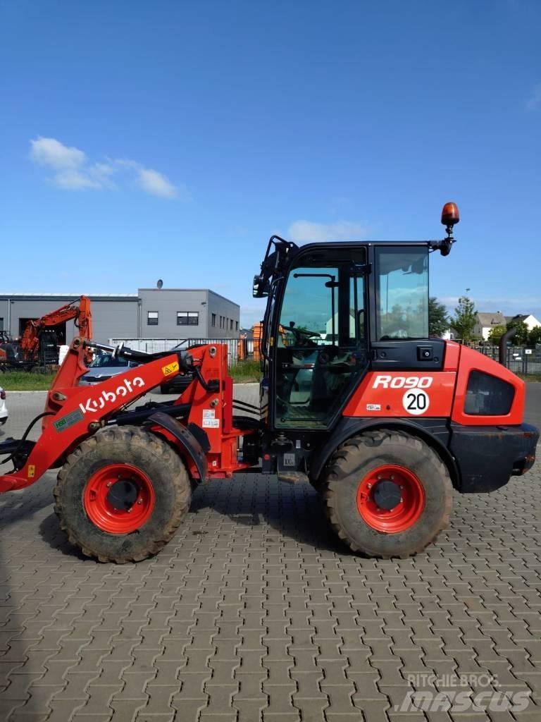 Kubota R 082 Chargeuse sur pneus