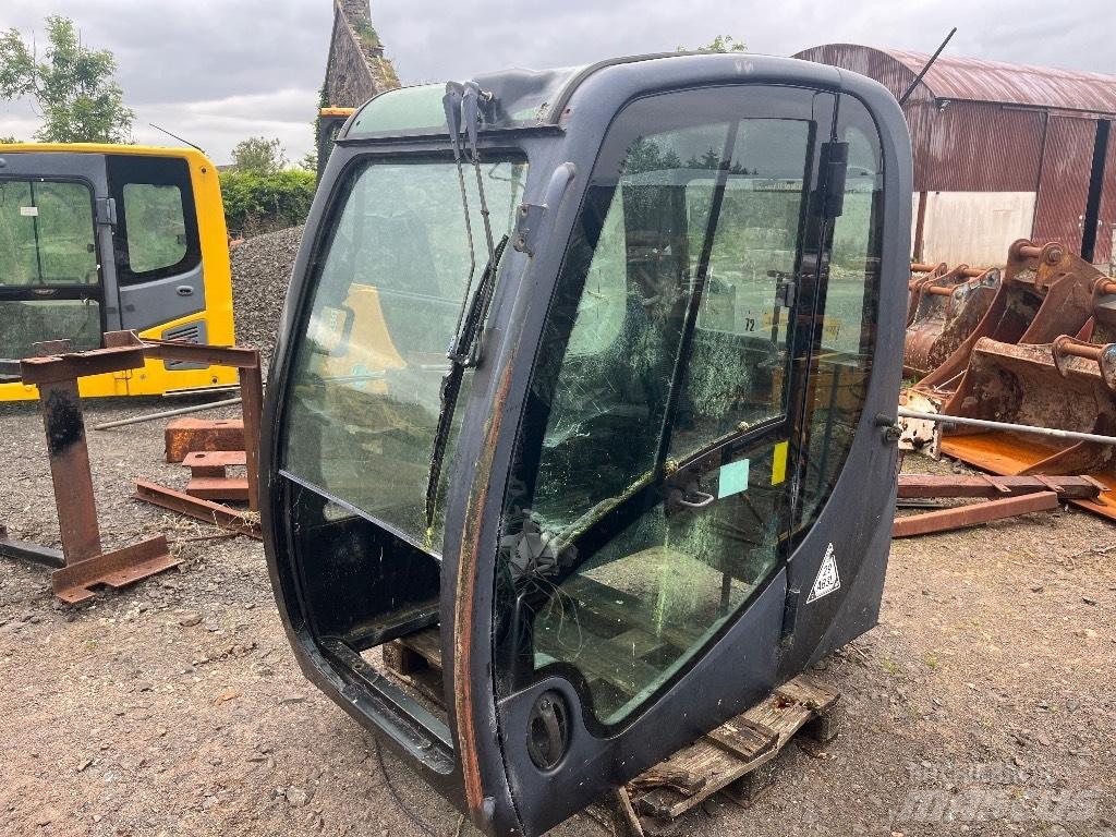 JCB JS220 Cabin / Cab Pelle sur chenilles