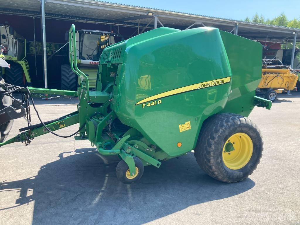John Deere F441R Presse à balle ronde