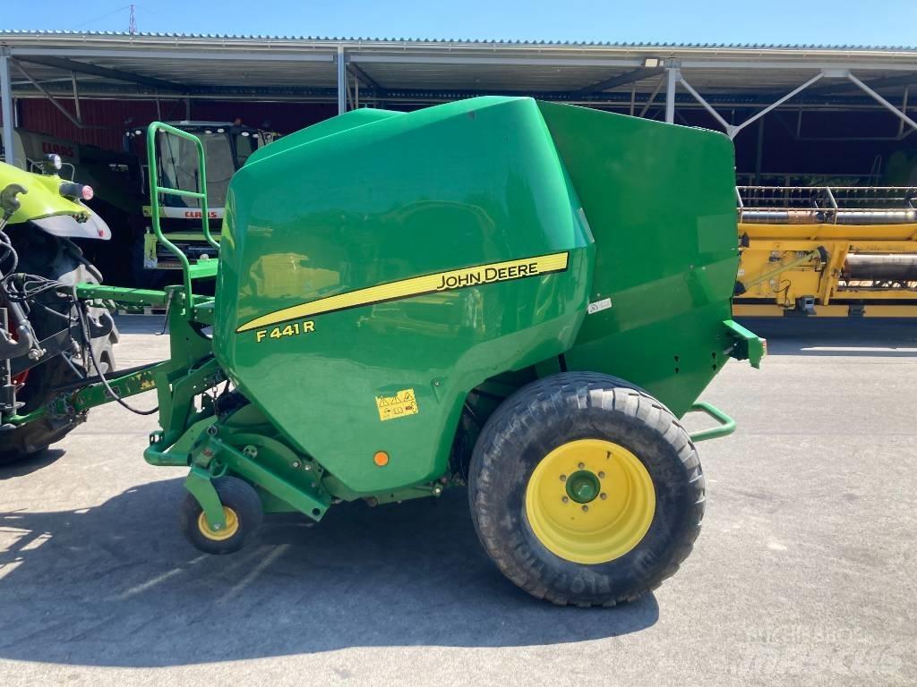 John Deere F441R Presse à balle ronde