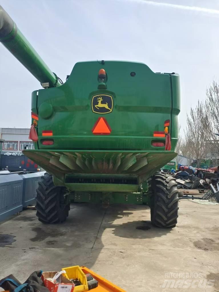 John Deere S660 Moissonneuse batteuse