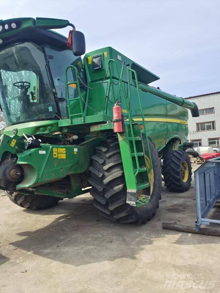 John Deere S660 Moissonneuse batteuse