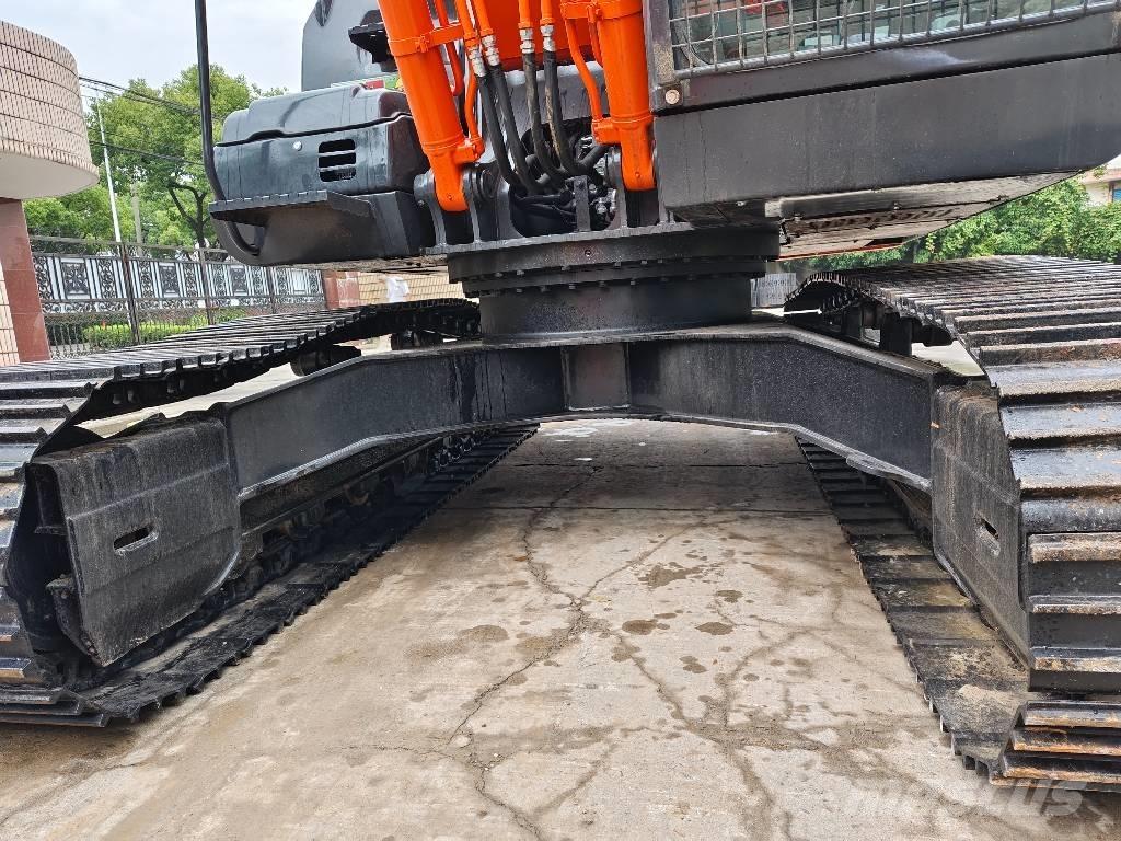 Hitachi ZX 200 Pelle sur chenilles