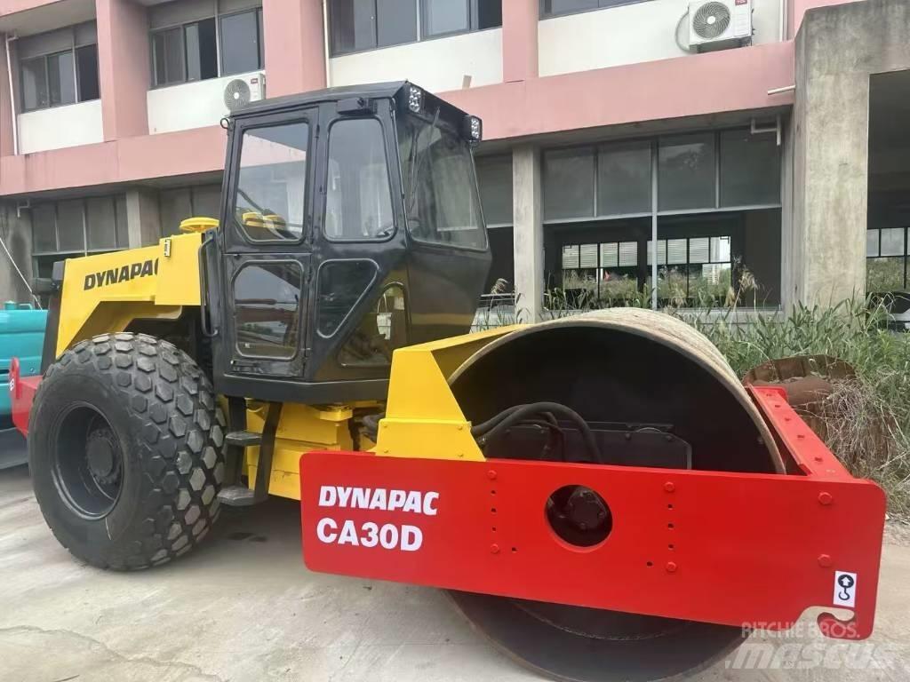 Dynapac CA 30 D Rouleaux monocylindre