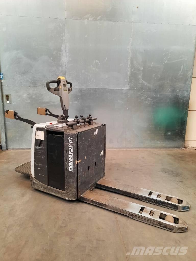 UniCarriers 200PMR Transpalette accompagnant porté debout