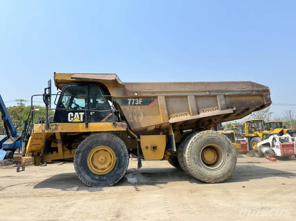 CAT 773 F Tombereau rigide