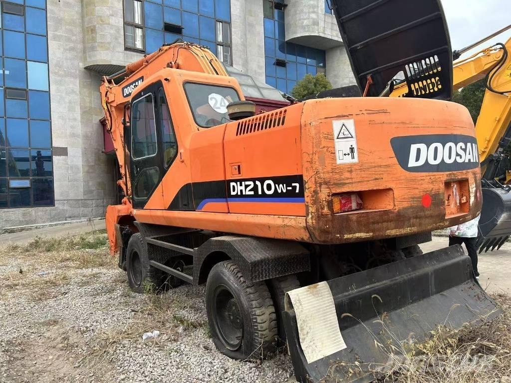 Doosan DH 210 W-7 Pelle sur pneus