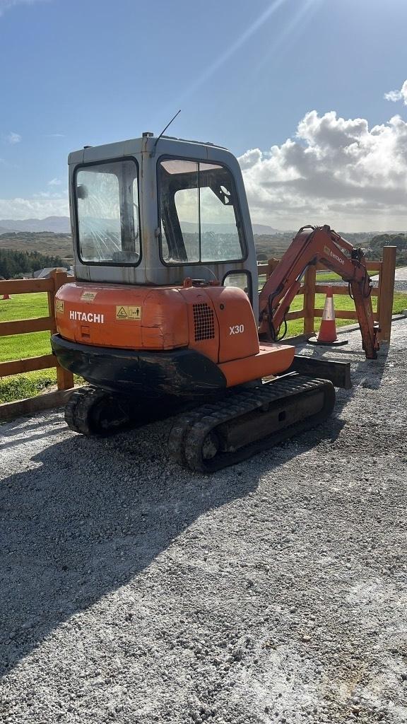 Hitachi Ex30-1 Mini pelle < 7t