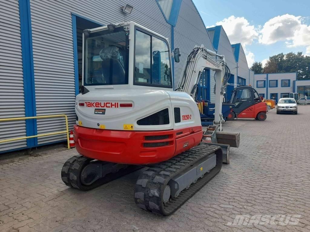 Takeuchi TB 250-2 Mini pelle < 7t