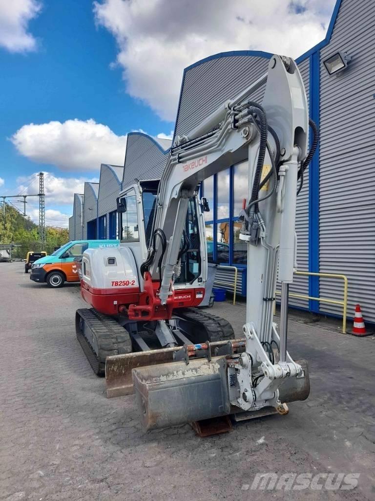 Takeuchi TB 250-2 Mini pelle < 7t