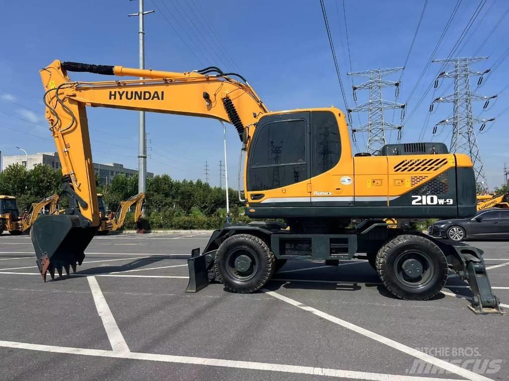 Hyundai R210W-9 Pelle sur pneus
