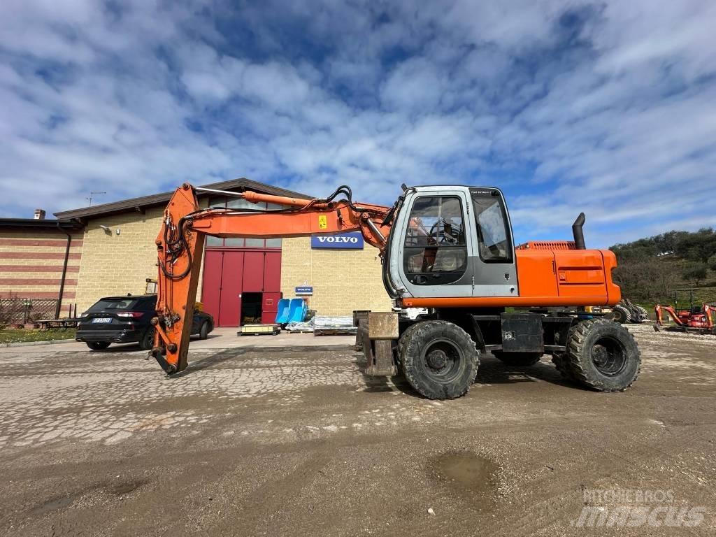 Hitachi EX 165 Pelle sur pneus