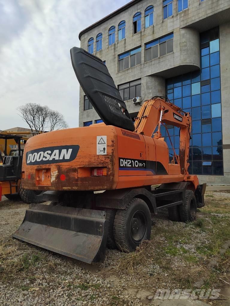 Doosan DH 210 W-7 Pelle sur pneus