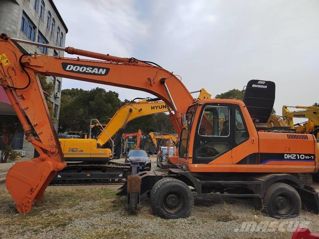 Doosan DH 210 W-7 Pelle sur pneus