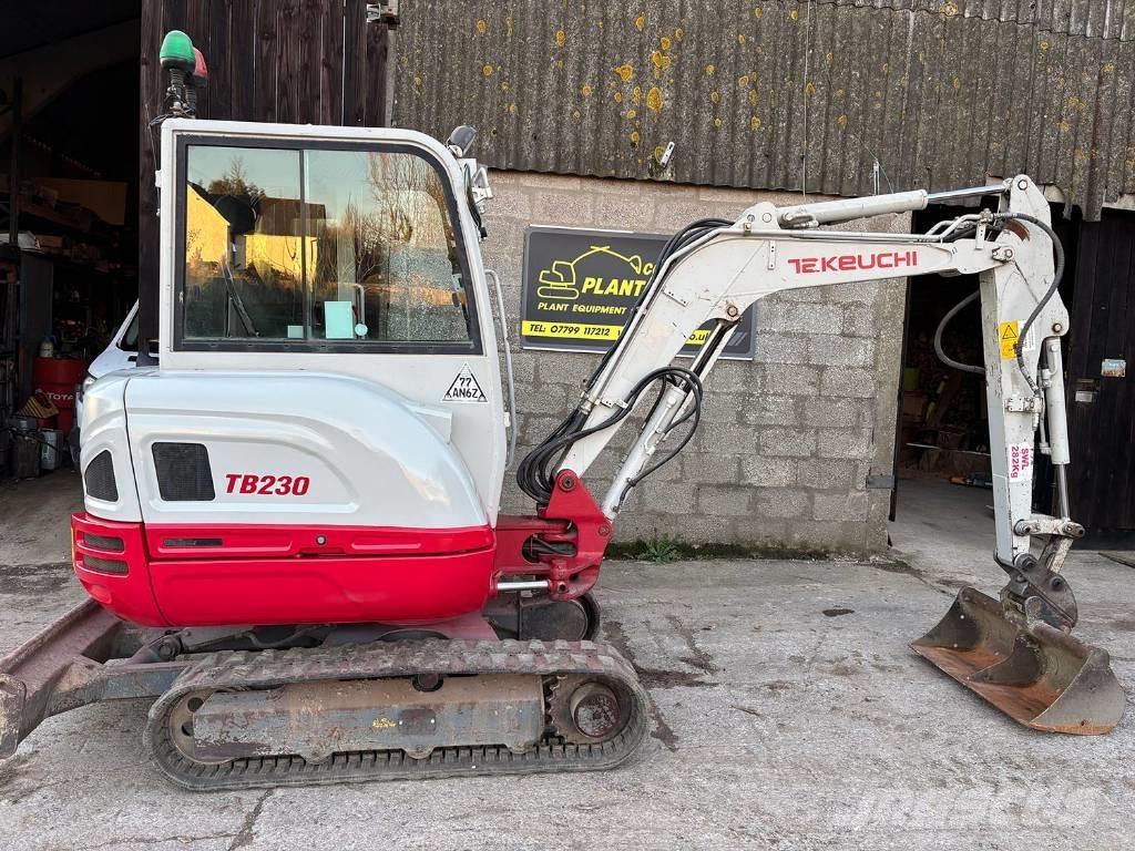 Takeuchi TB 230 Mini pelle < 7t