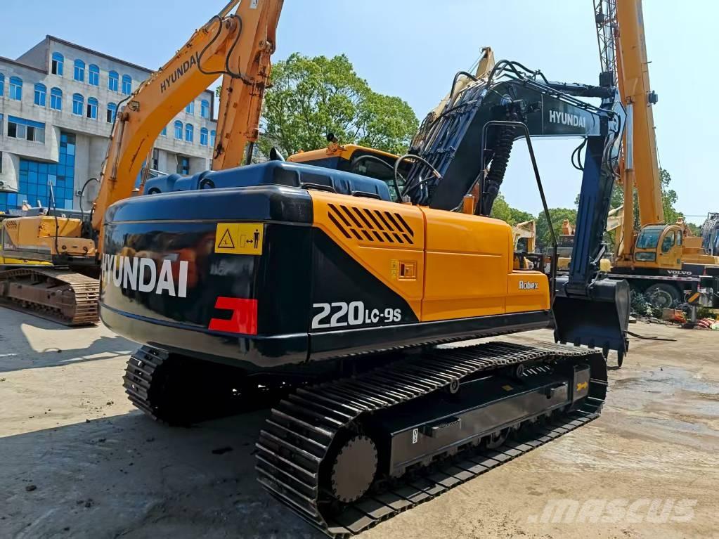 Hyundai R220LC-9S Pelle sur chenilles