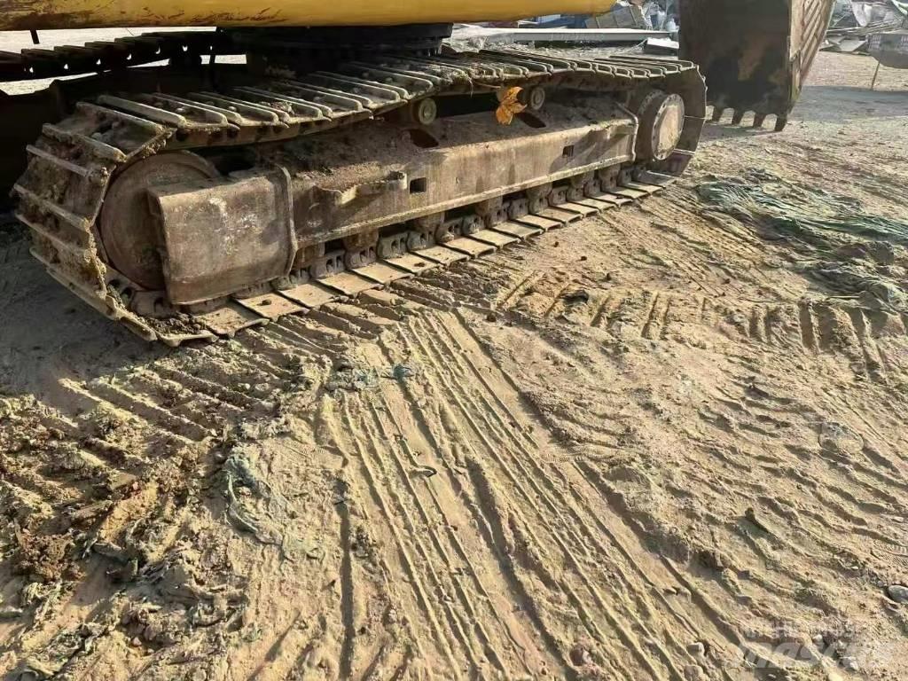 CAT 320 D2 Pelle sur chenilles