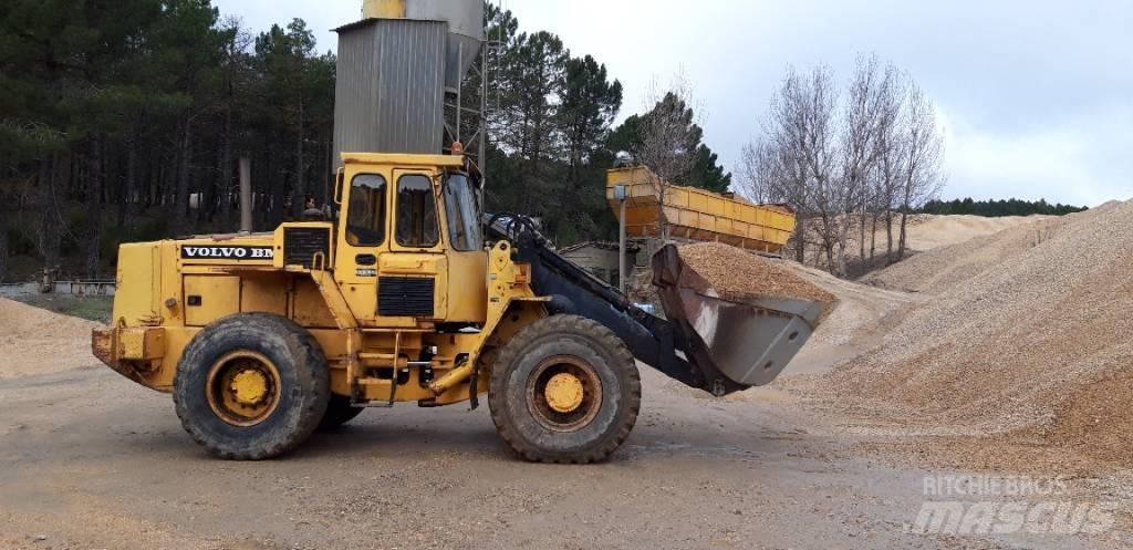  Cargadora volvo L90 Mini chargeuse