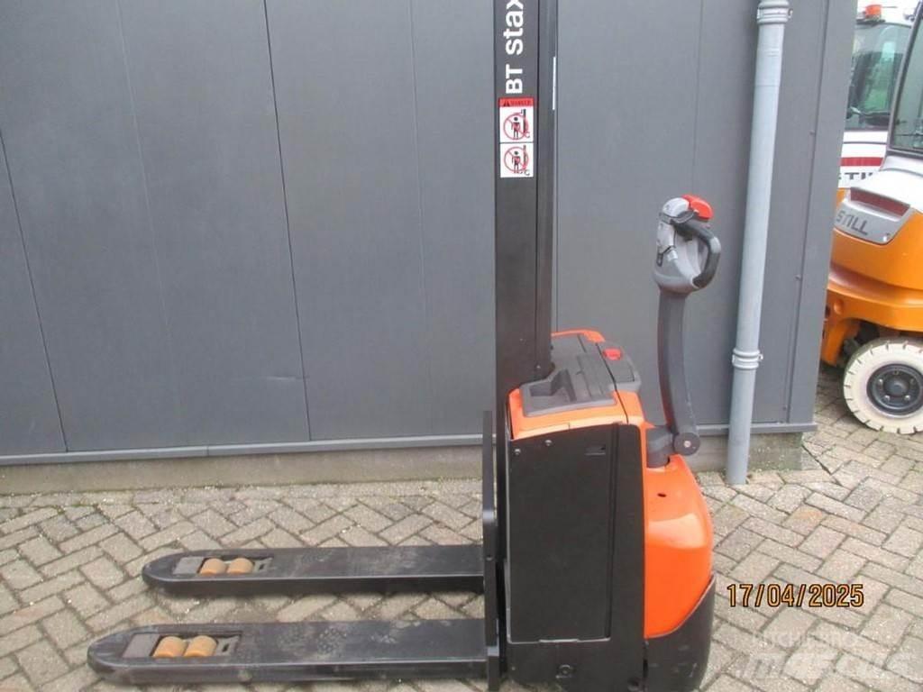 BT SWE 080L Gerbeur accompagnant