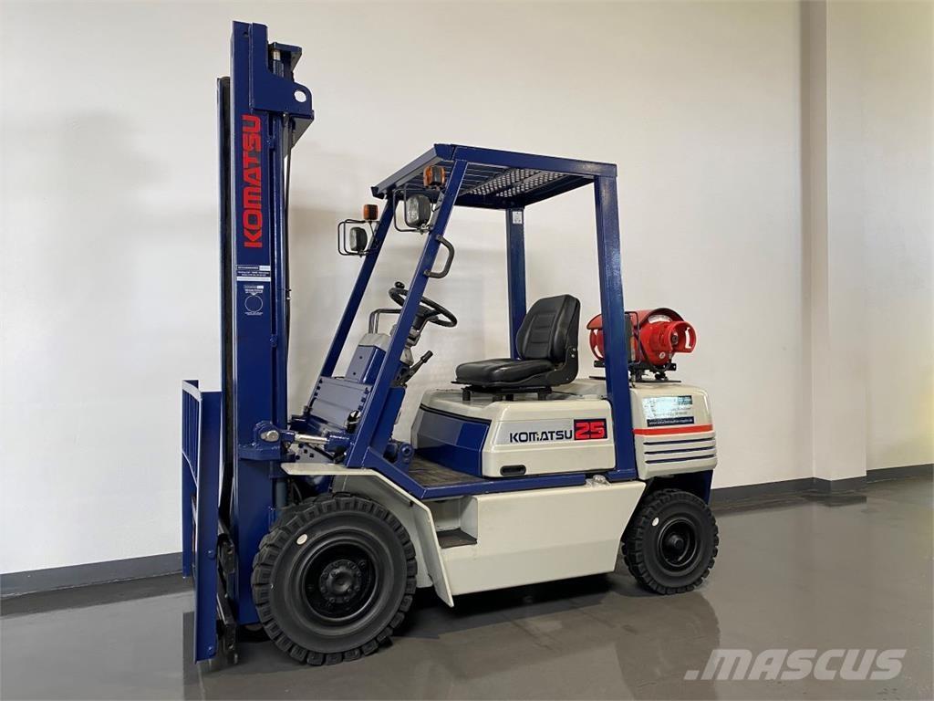 Komatsu FG25T-11E Chariots GPL