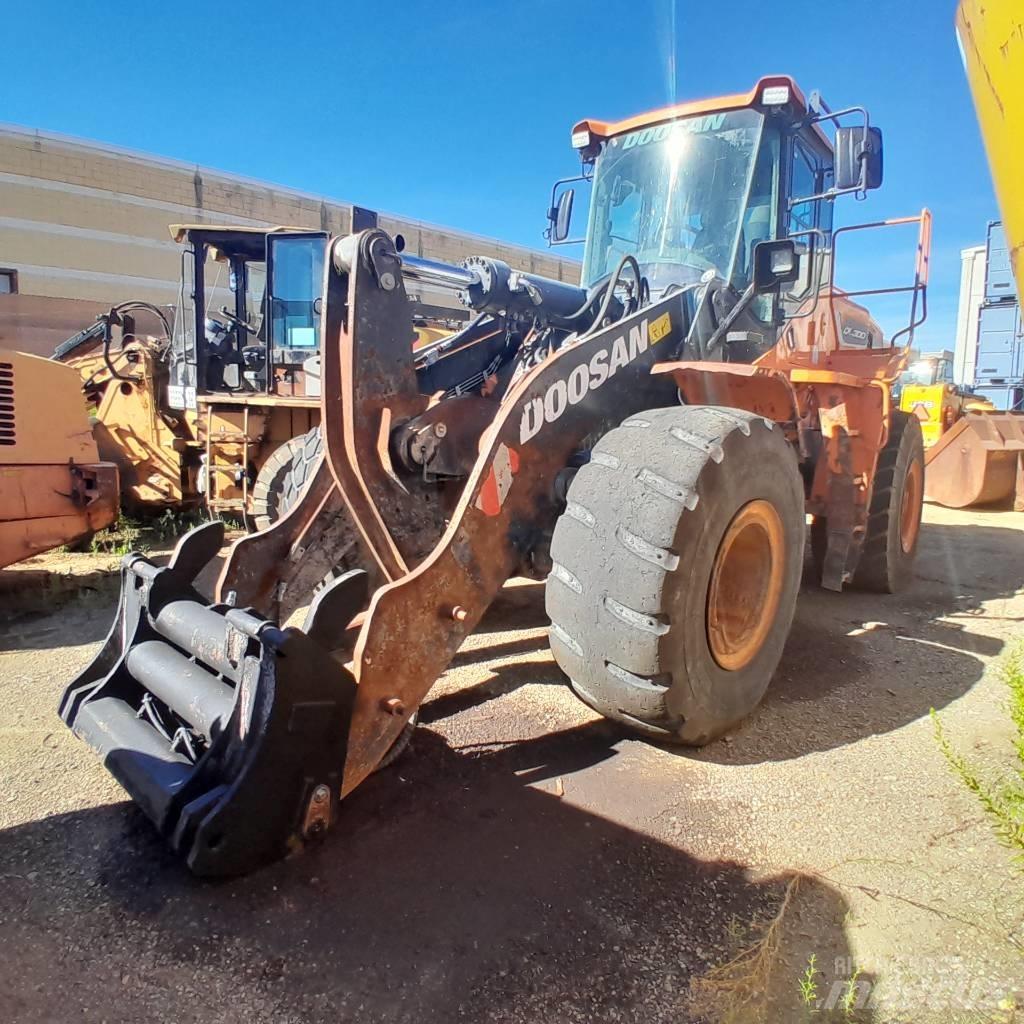 Doosan DL 300-5 Chargeuse sur pneus