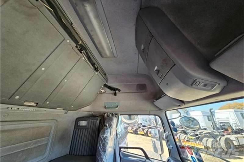UD TRUCKS QUON Autre camion
