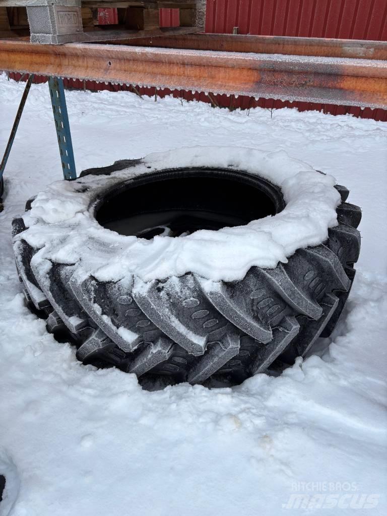 BKT 520/85R38 Pneus, roues et jantes