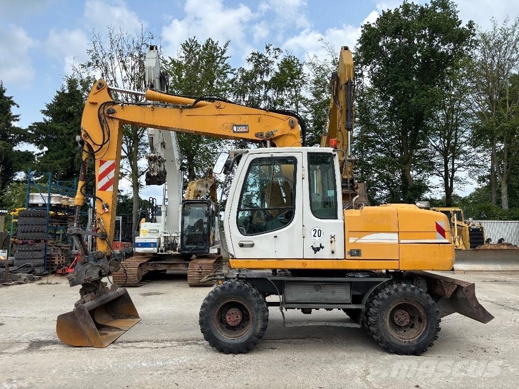 Liebherr A316 Pelle sur pneus
