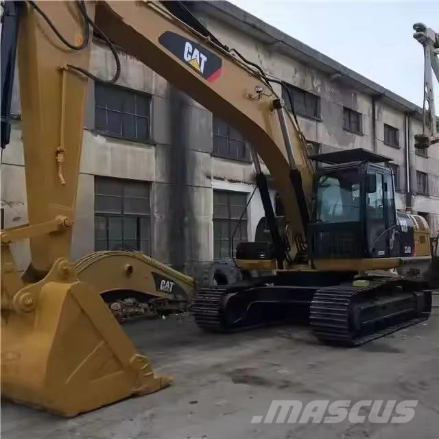 CAT 324 D Pelle sur chenilles