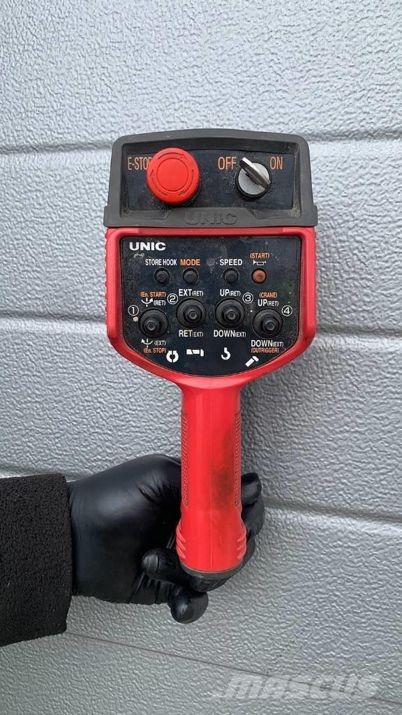 Unic URW 295 Mini grue