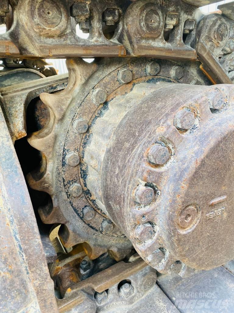 CAT 330 fln Pelle sur chenilles