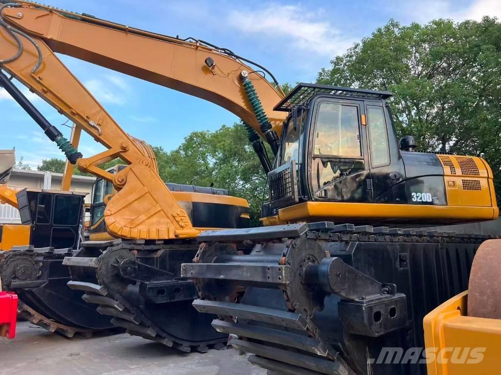CAT 320D2 Pelles amphibies