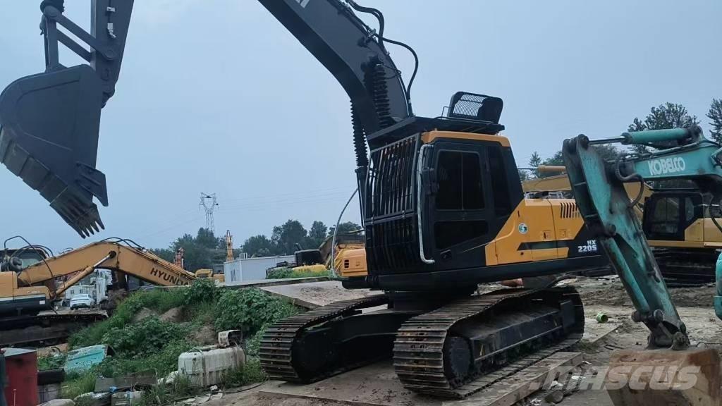 Hyundai HX220S Pelle sur chenilles