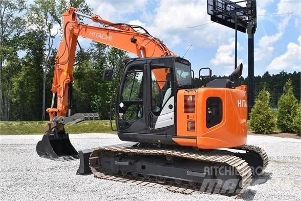 Hitachi ZX 135 Pelle sur chenilles