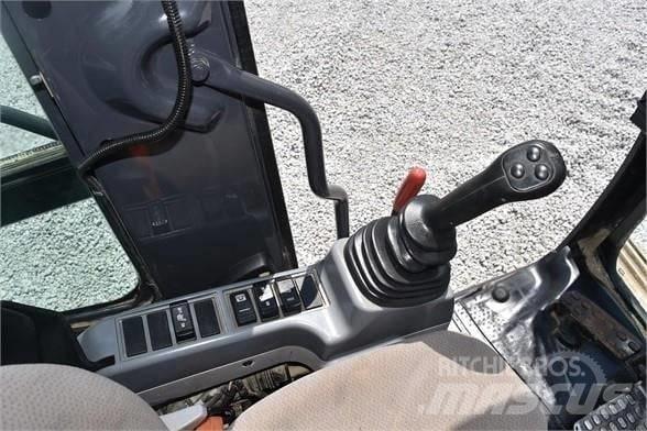 Hitachi ZX 135 Pelle sur chenilles