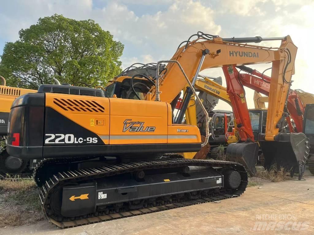 Hyundai R220LC-9S Pelle sur chenilles