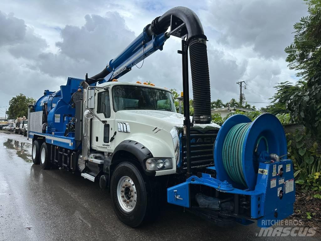 Mack GU713 Camion aspirateur, Hydrocureur