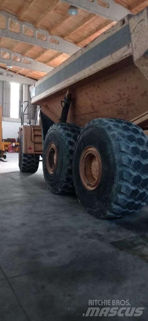 CAT 740 Tombereau articulé