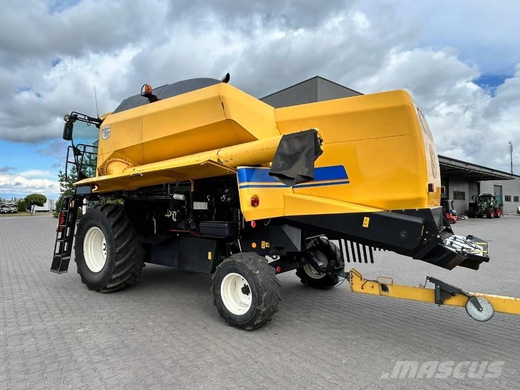 New Holland TC 5.80 Moissonneuse batteuse