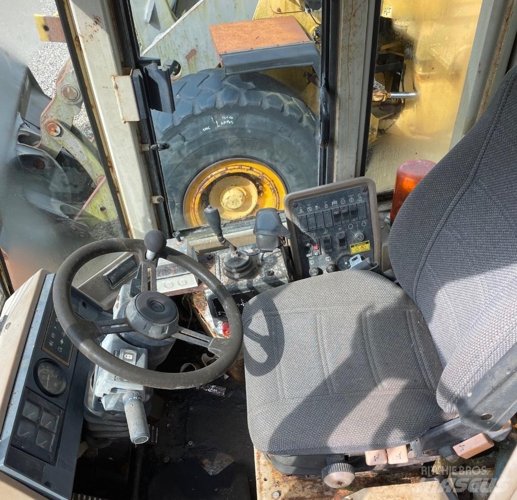 CAT 928F Chargeuse sur pneus