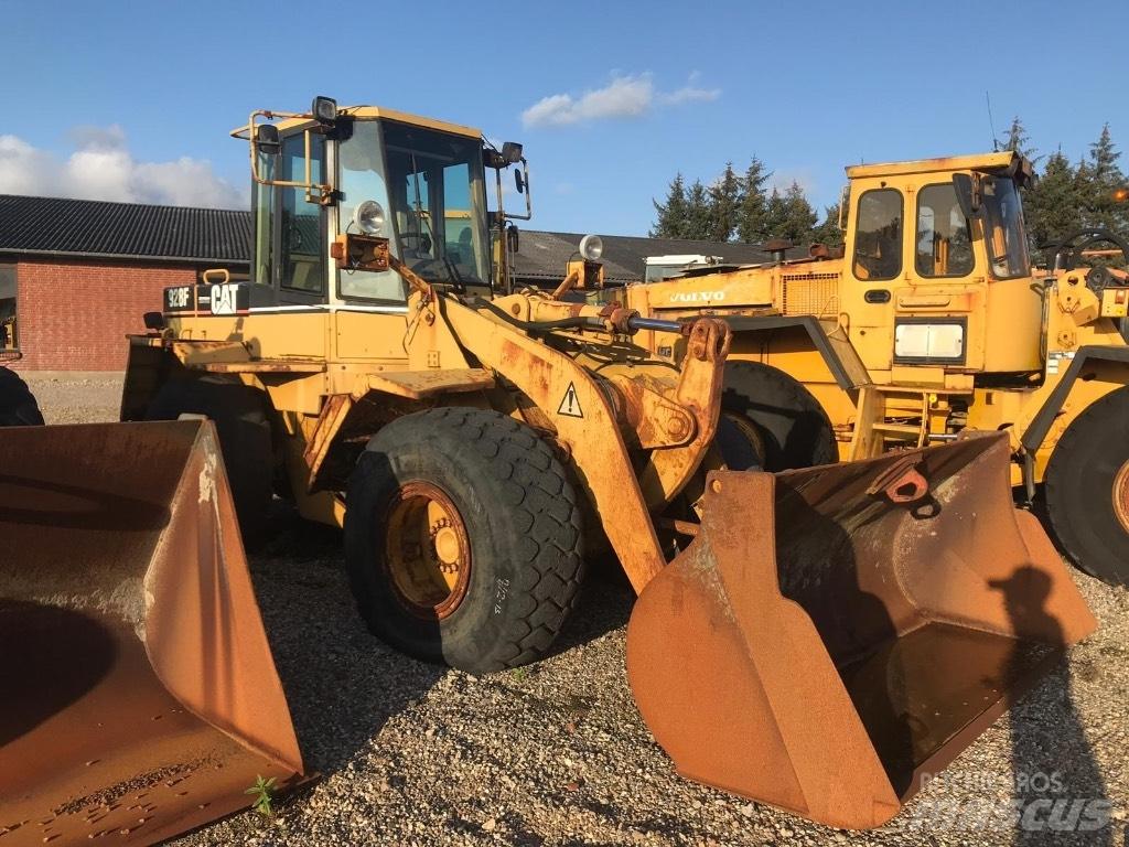 CAT 928F Chargeuse sur pneus