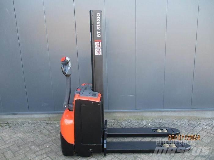 BT SWE 080L Gerbeur accompagnant