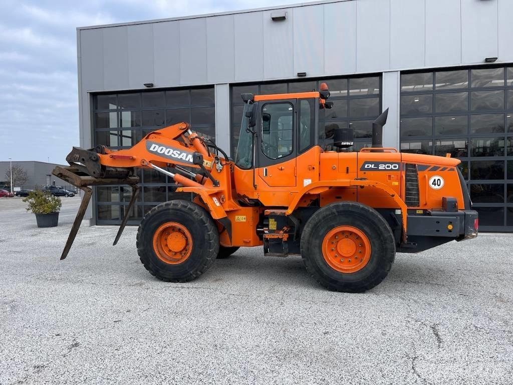 Doosan DL 200 Chargeuse sur pneus