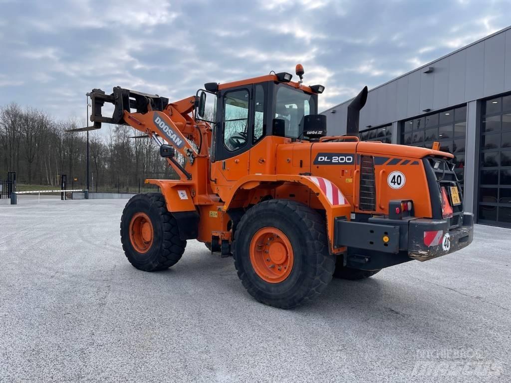 Doosan DL 200 Chargeuse sur pneus