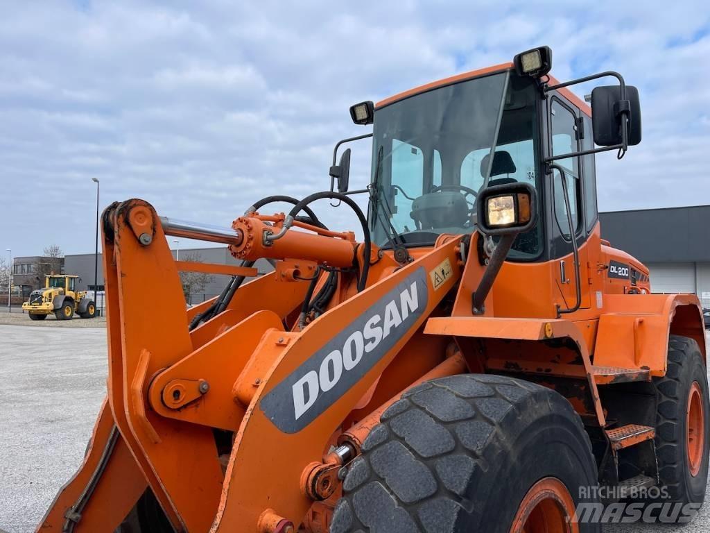 Doosan DL 200 Chargeuse sur pneus