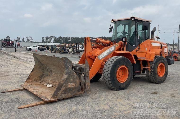 Doosan DL220-3 Chargeuse sur pneus
