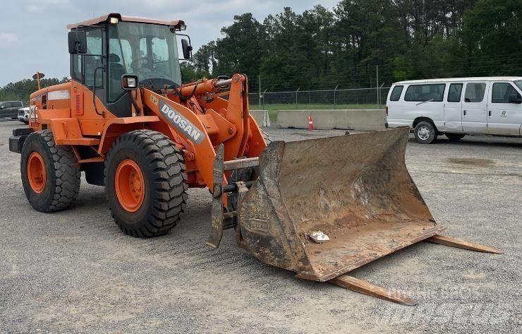 Doosan DL220-3 Chargeuse sur pneus