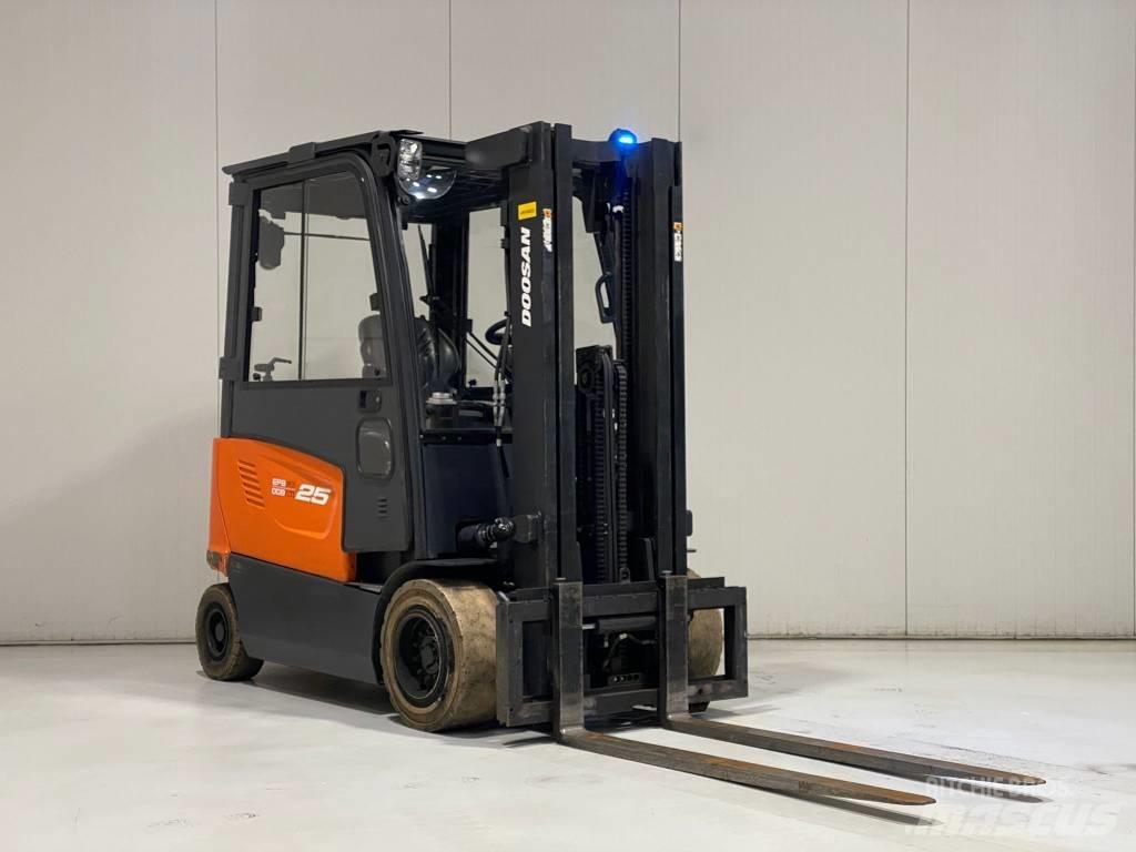 Doosan B25X-7 Chariots élévateurs électriques