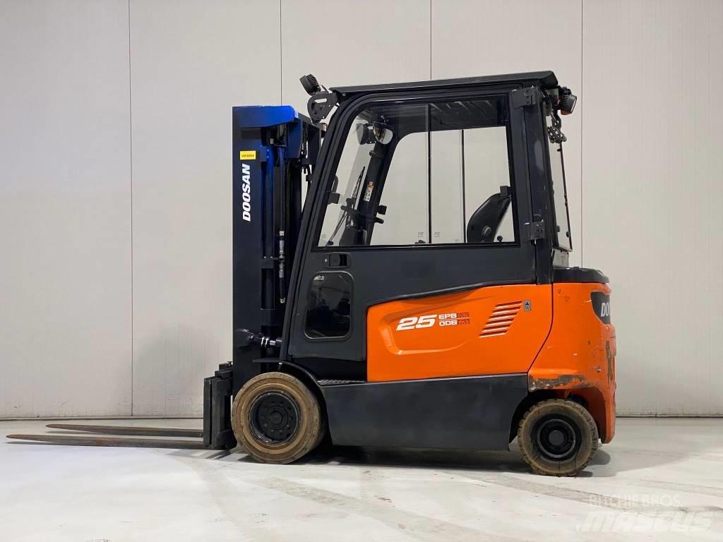 Doosan B25X-7 Chariots élévateurs électriques